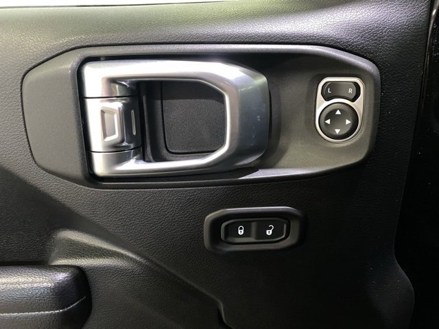 Used 2018 Jeep Wrangler Sport image 13