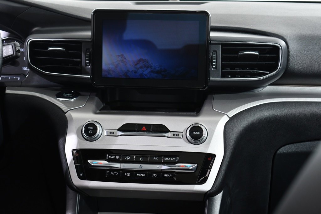 Used 2022 Ford Explorer XLT w/ Equipment Group 202A image 9