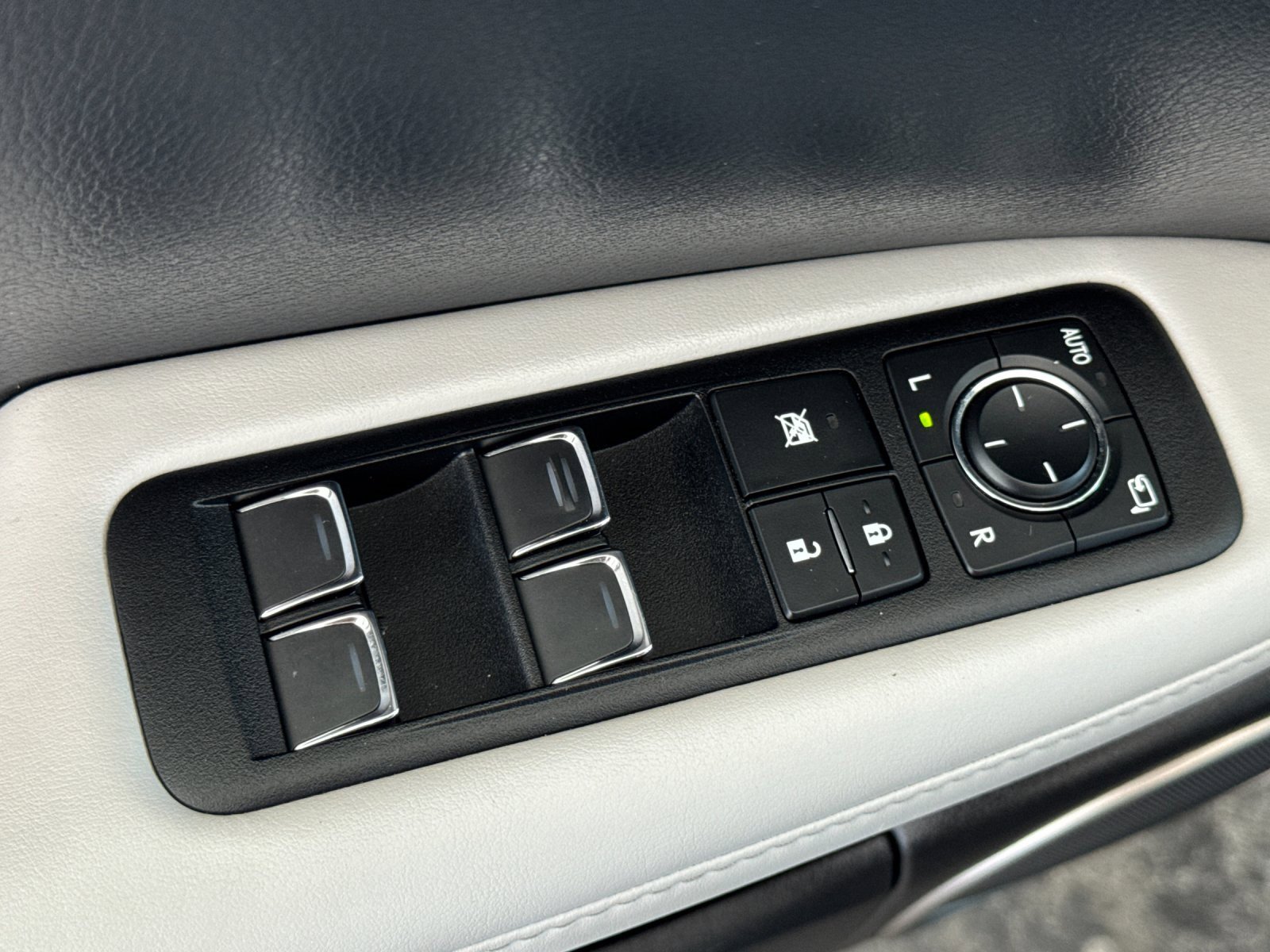 Used 2022 Lexus RX 450h AWD w/ Premium Package image 11