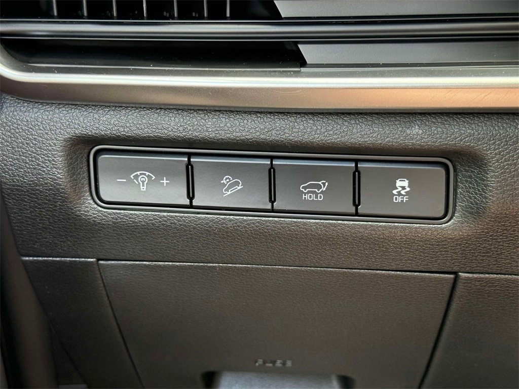 Used 2024 Kia Telluride EX w/ EX Captain's Chair Package image 32