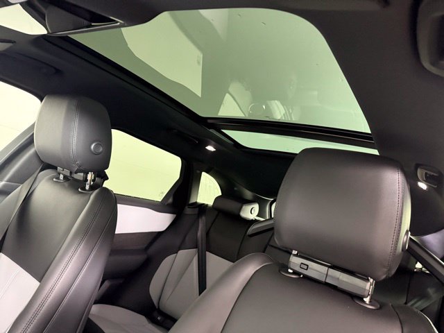 Certified 2026 Land Rover Range Rover Velar Dynamic SE AWD/4WD image 17