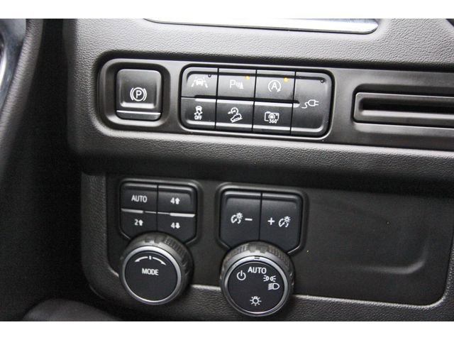 Used 2022 Chevrolet Suburban Z71 w/ Luxury Package image 20