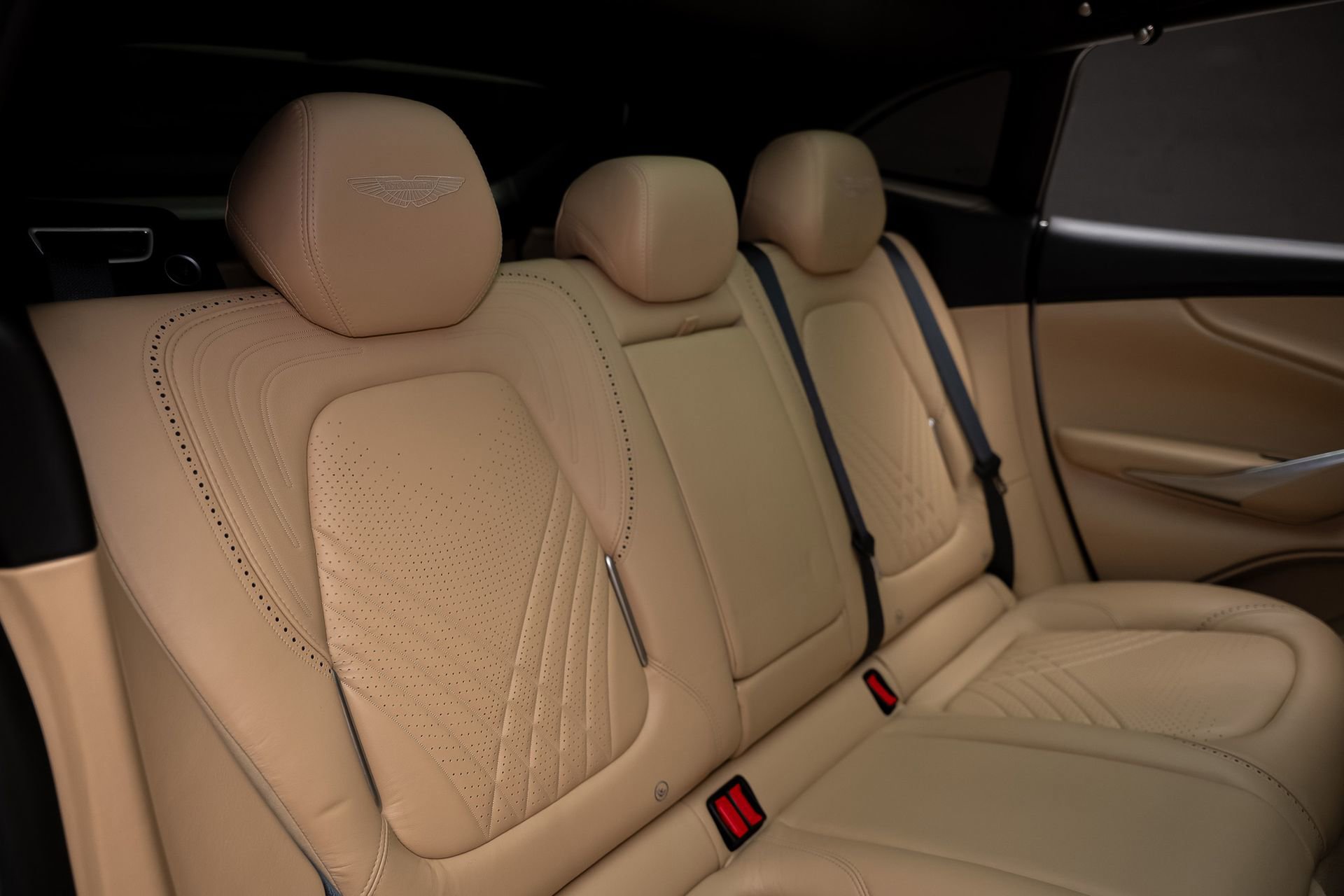 Used 2021 Aston Martin DBX AWD/4WD image 64