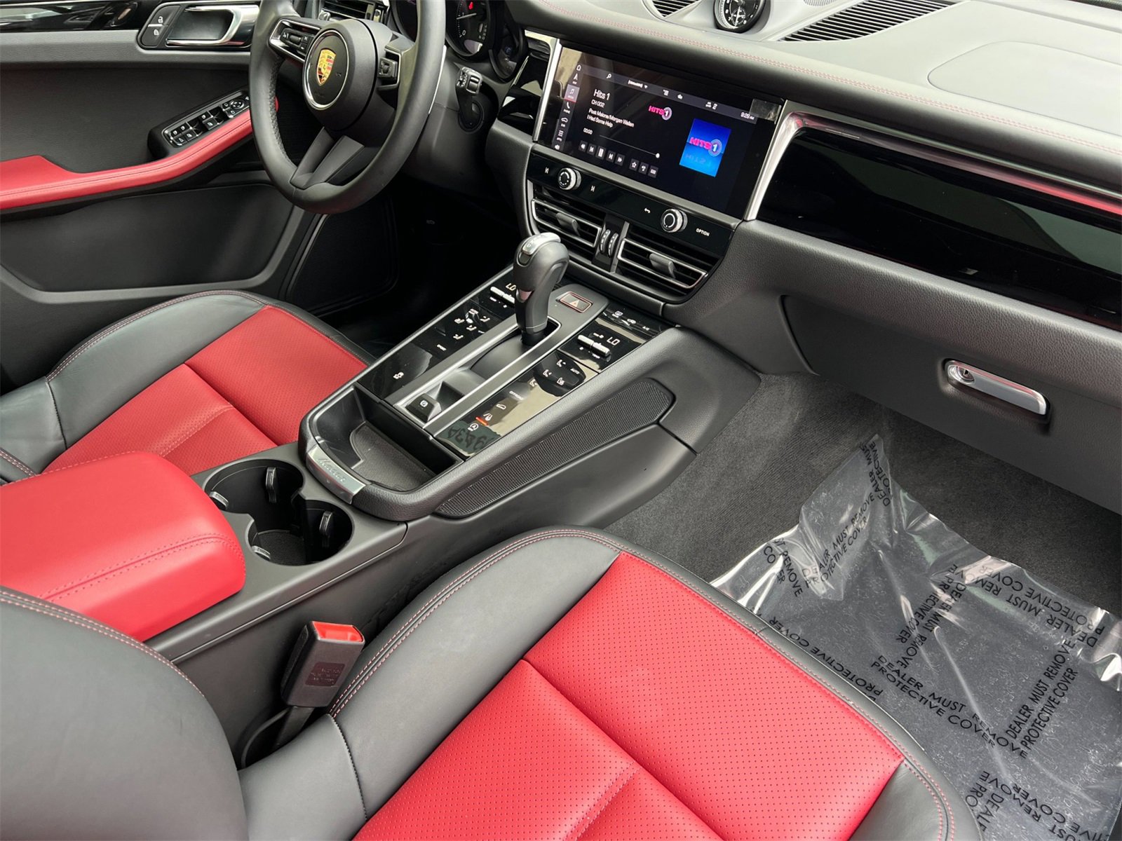 Used 2025 Porsche Macan image 18