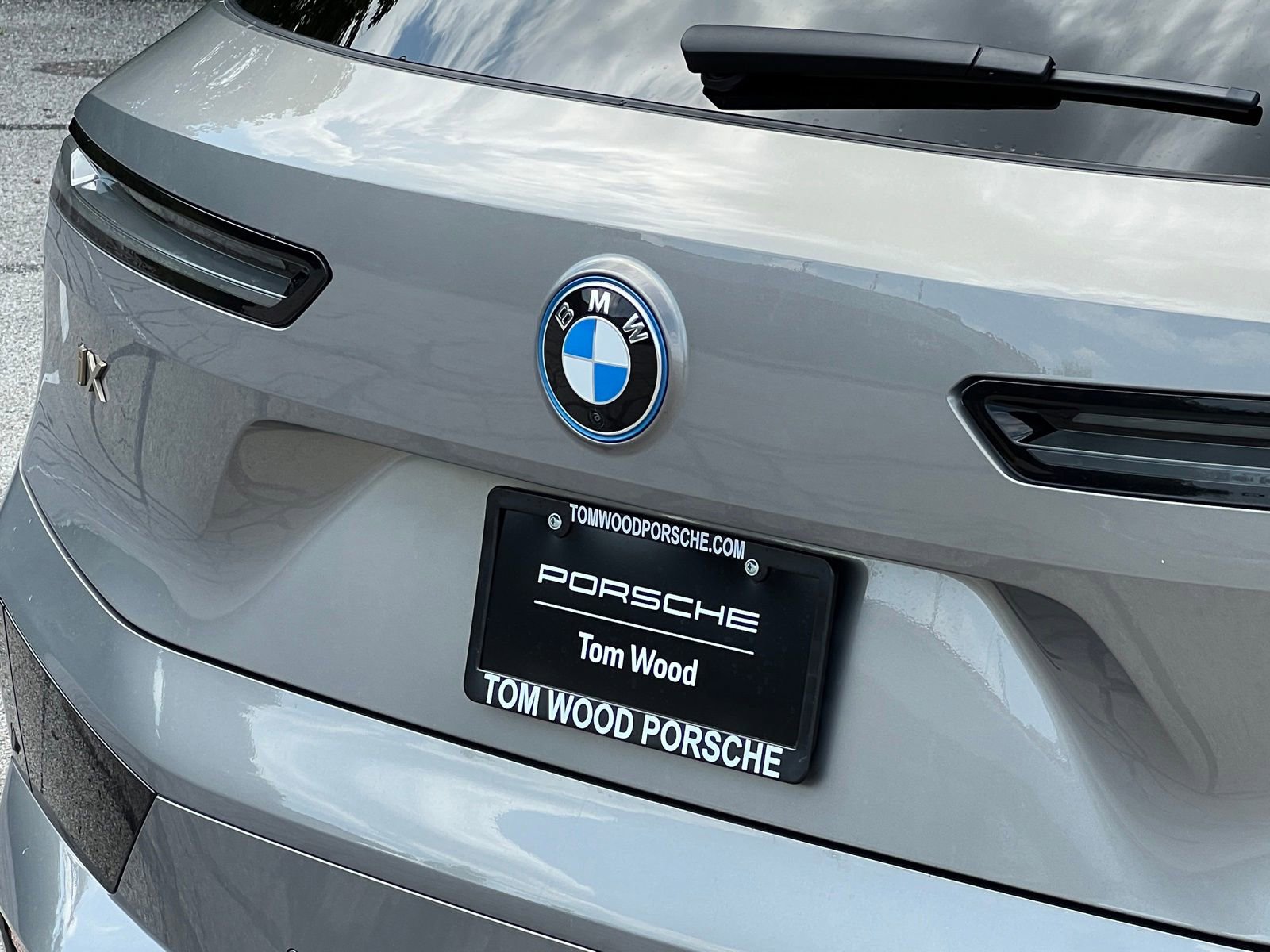 Used 2023 BMW iX xDrive50 w/ Sport Package AWD/4WD image 11