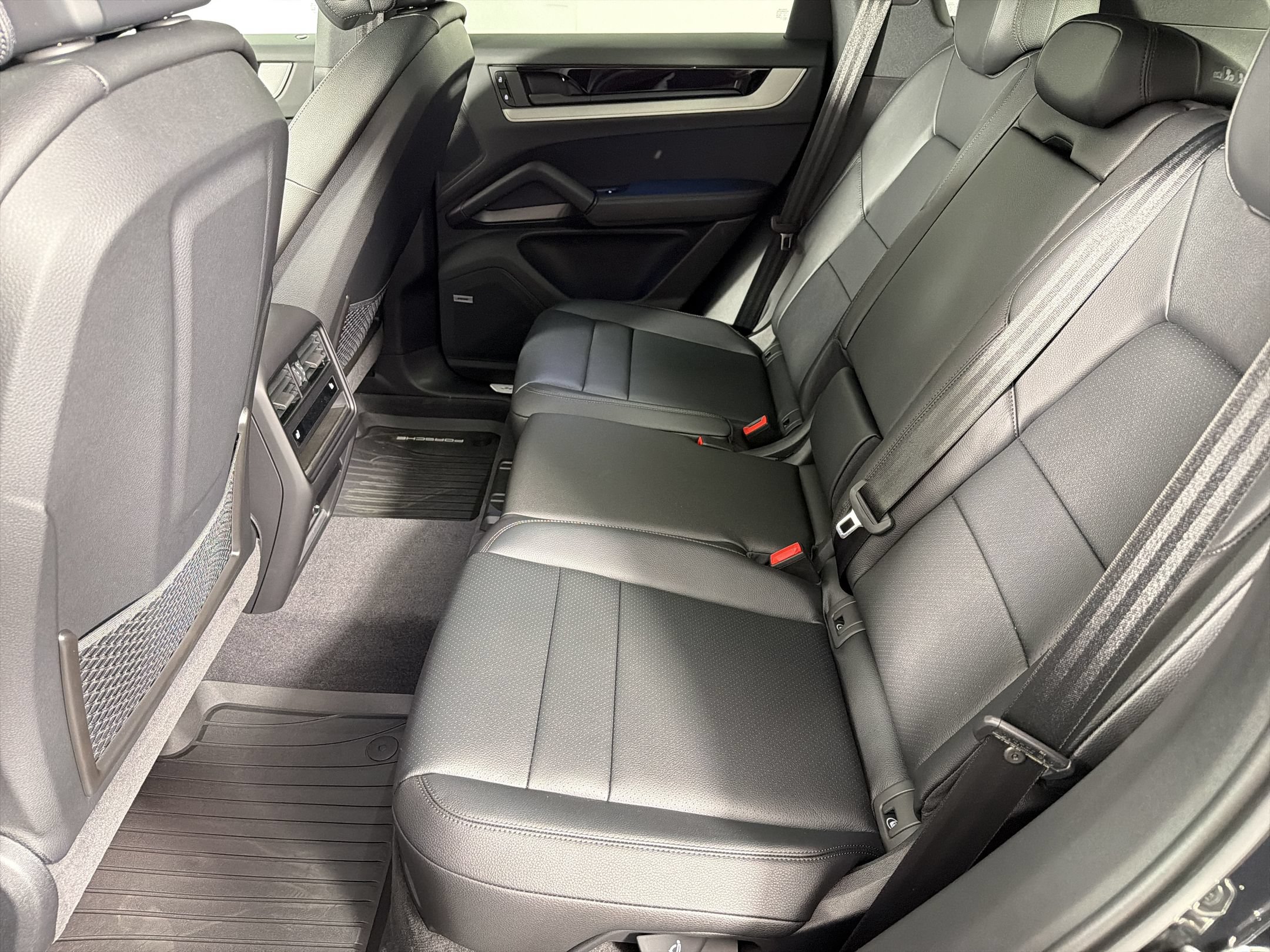 Used 2026 Porsche Cayenne AWD/4WD image 15
