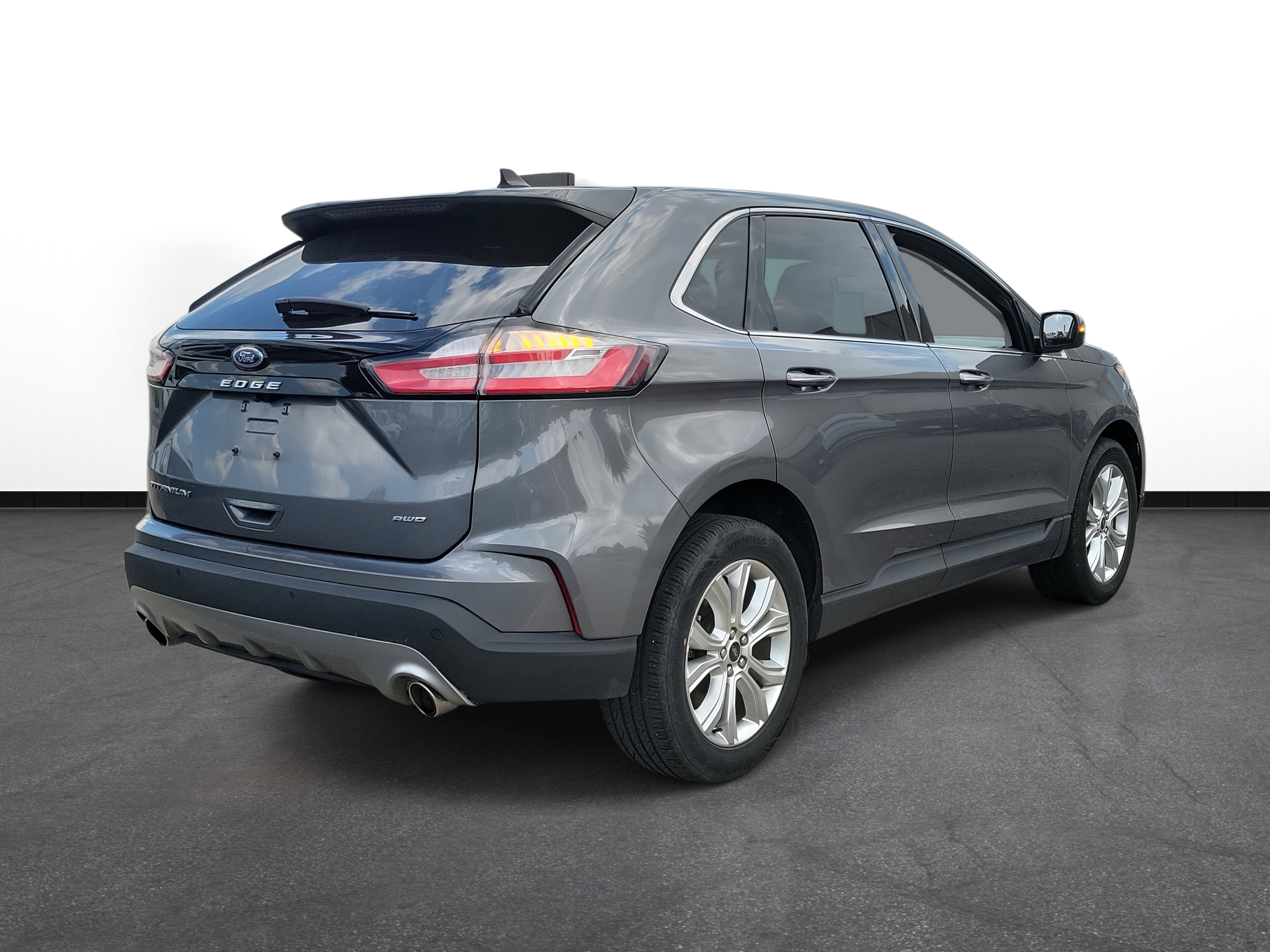 Used 2024 Ford Edge Titanium image 4