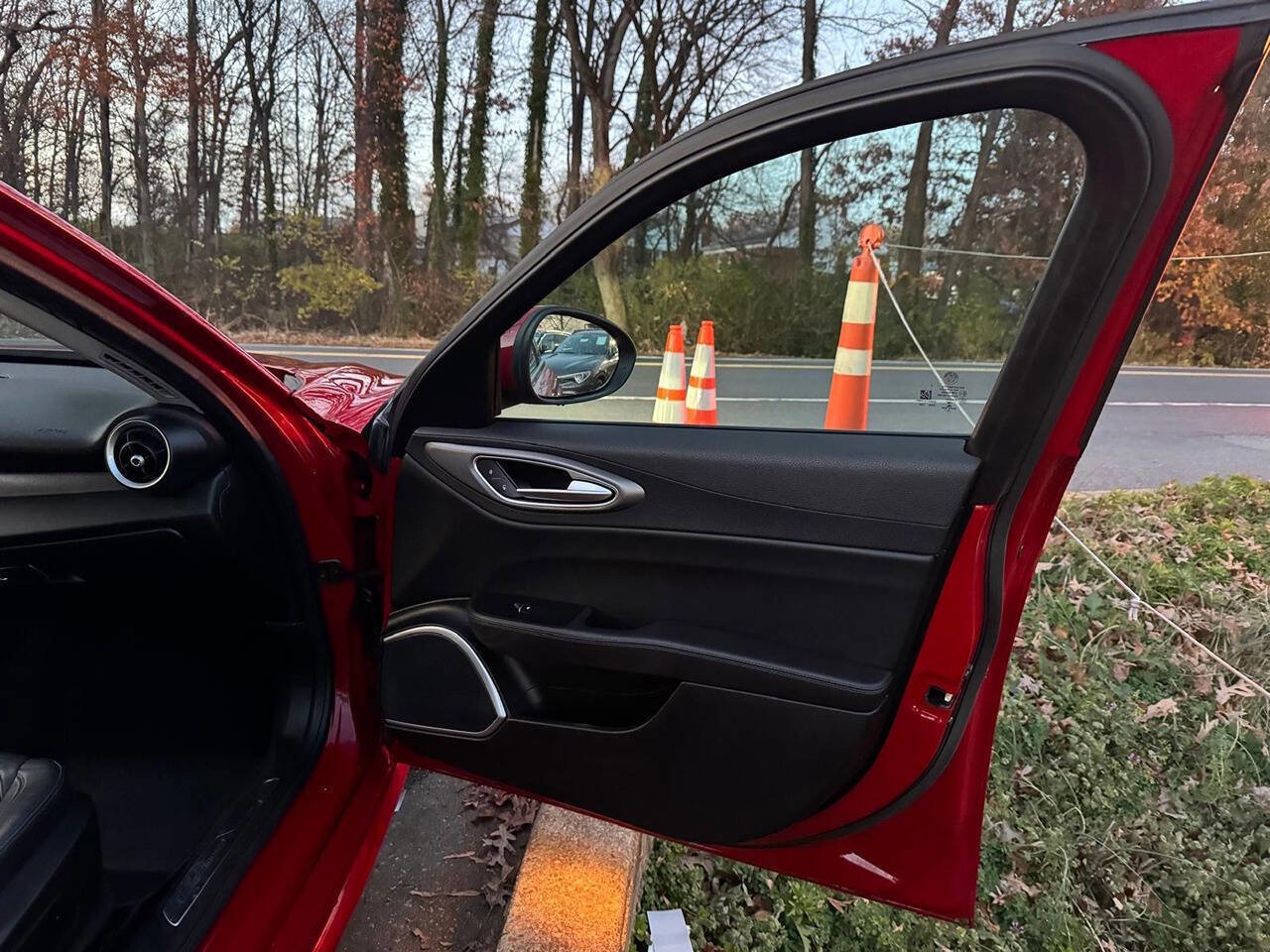 Used 2017 Alfa Romeo Giulia w/ Sport Appearance Package image 34