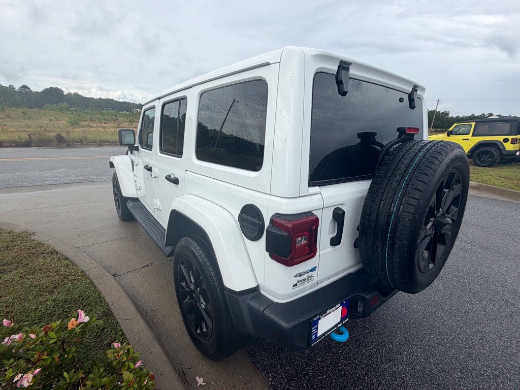Used 2024 Jeep Wrangler Unlimited Sahara AWD/4WD image 15