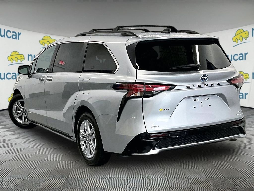 Used 2021 Toyota Sienna XSE w/ XSE Plus Package AWD/4WD image 4