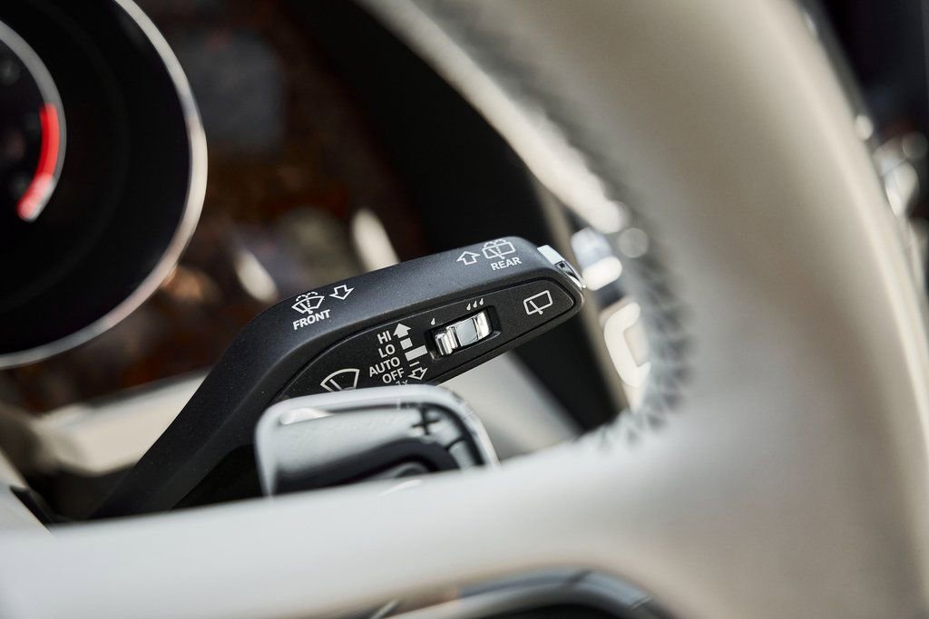 Used 2023 Bentley Bentayga Extended Wheelbase AWD/4WD image 64