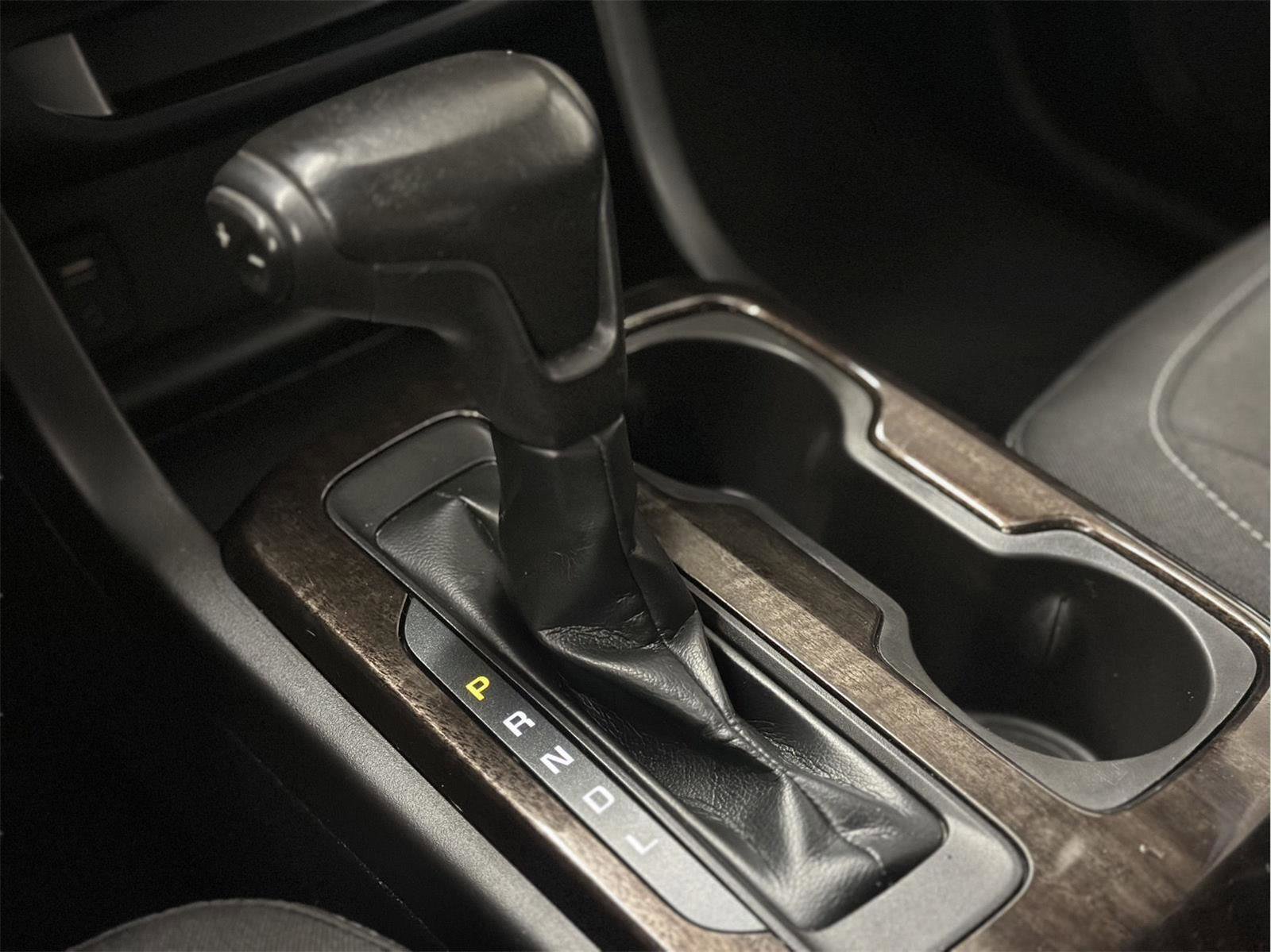 Certified 2018 GMC Canyon SLE w/ SLE Convenience Package image 16