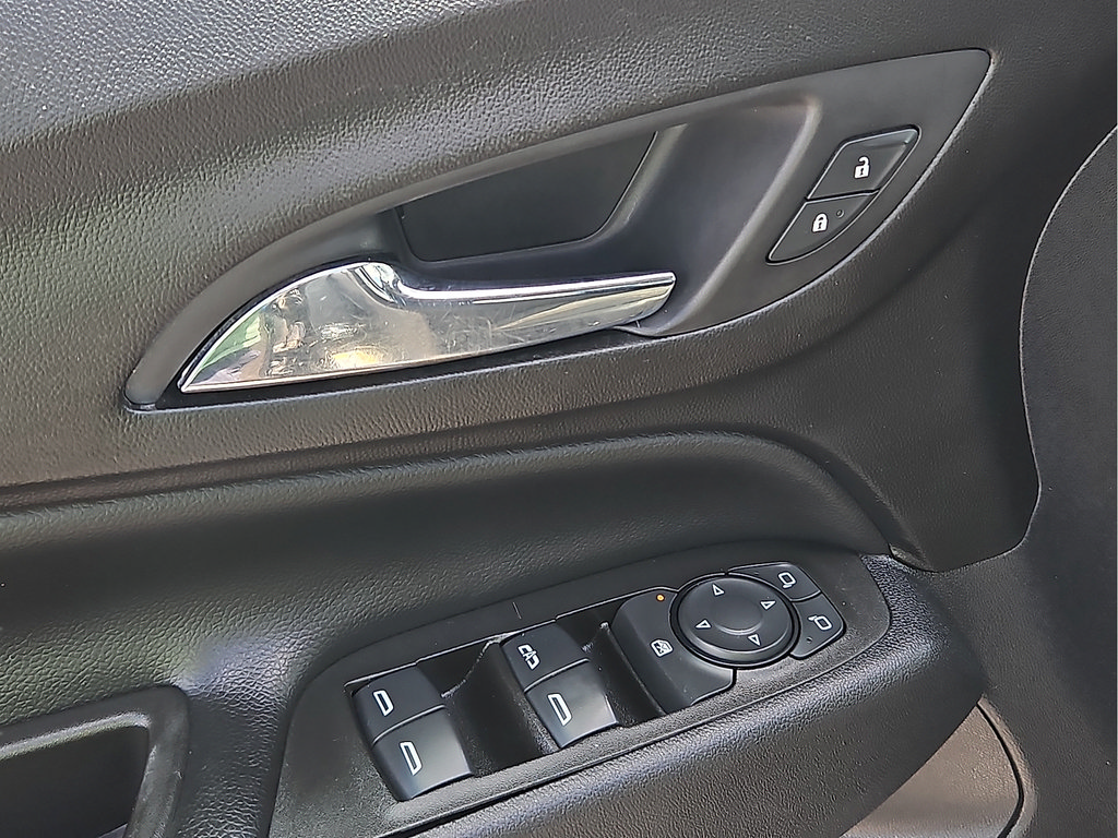 Used 2021 Chevrolet Equinox LT FWD image 12