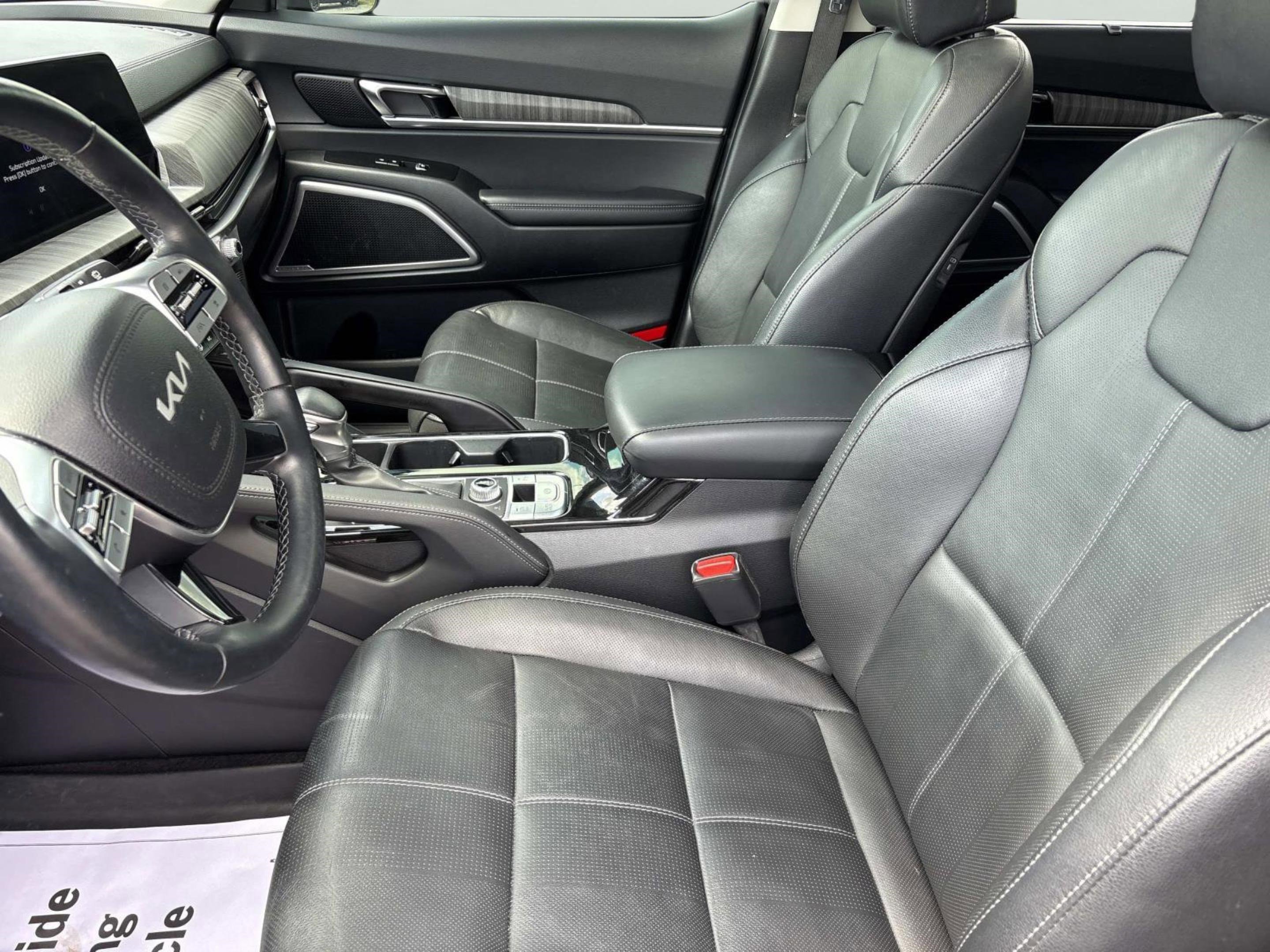 Used 2024 Kia Telluride EX w/ EX Captain's Chair Package AWD/4WD image 23
