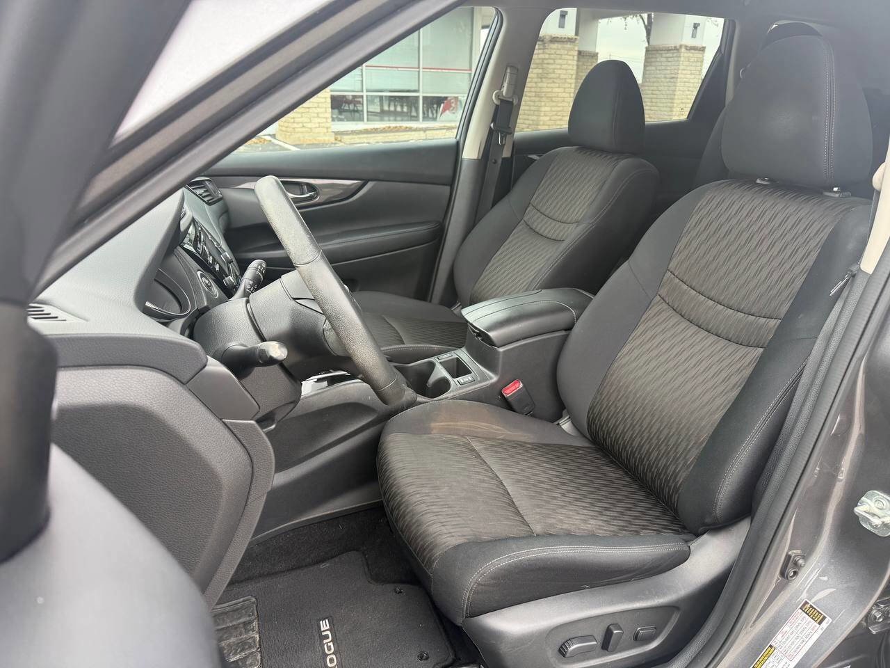 Used 2017 Nissan Rogue SV FWD image 11