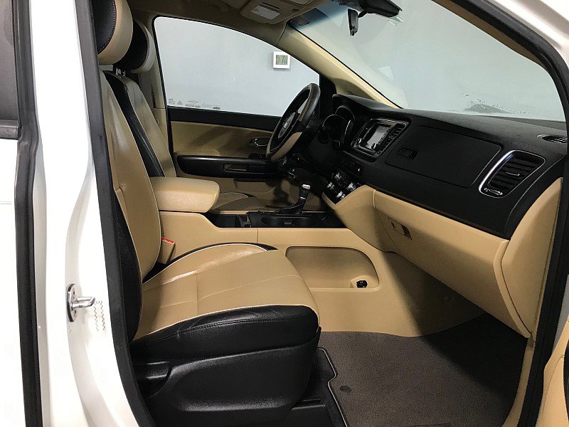 Used 2017 Kia Sedona LX w/ LX Essentials Premium Package FWD image 14