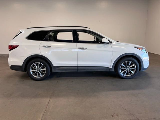 Used 2017 Hyundai Santa Fe SE image 2