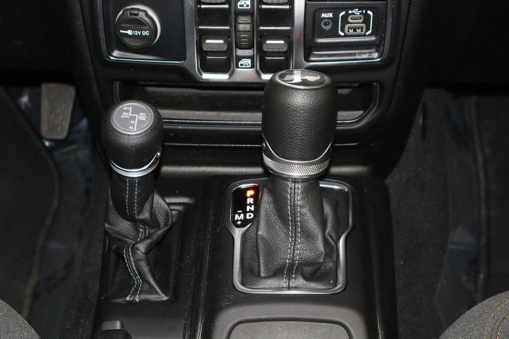 Used 2025 Jeep Wrangler Unlimited Sahara image 13