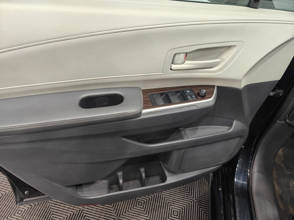Used 2021 Toyota Sienna LE FWD image 49