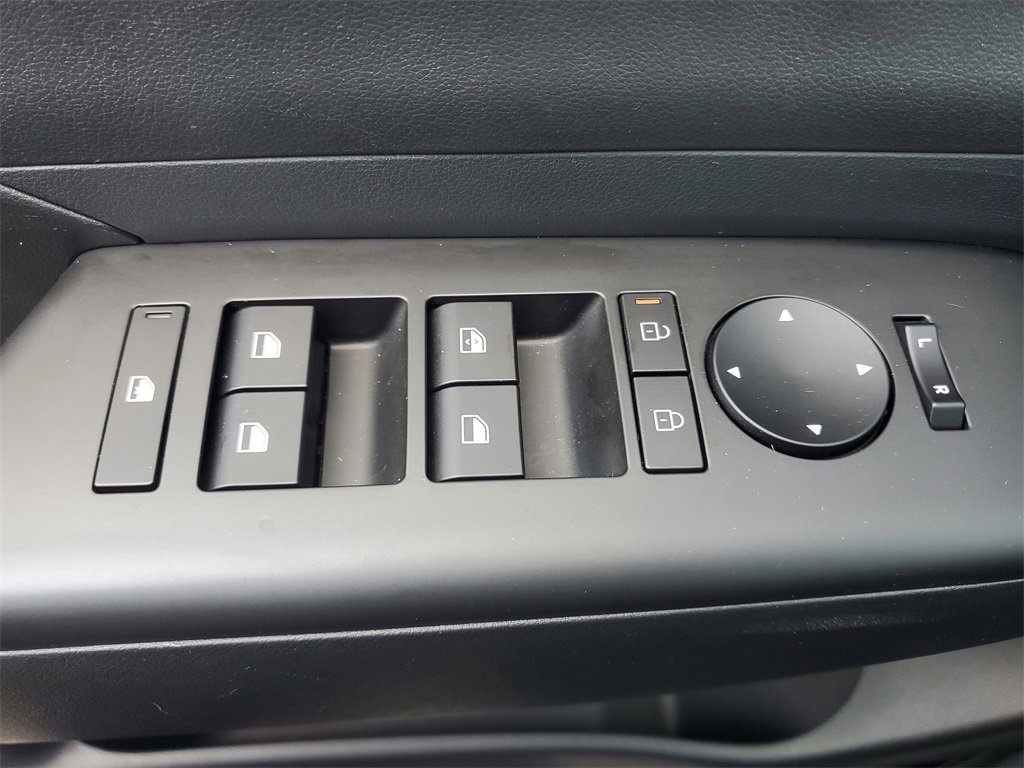 Used 2025 Hyundai Kona SEL image 21