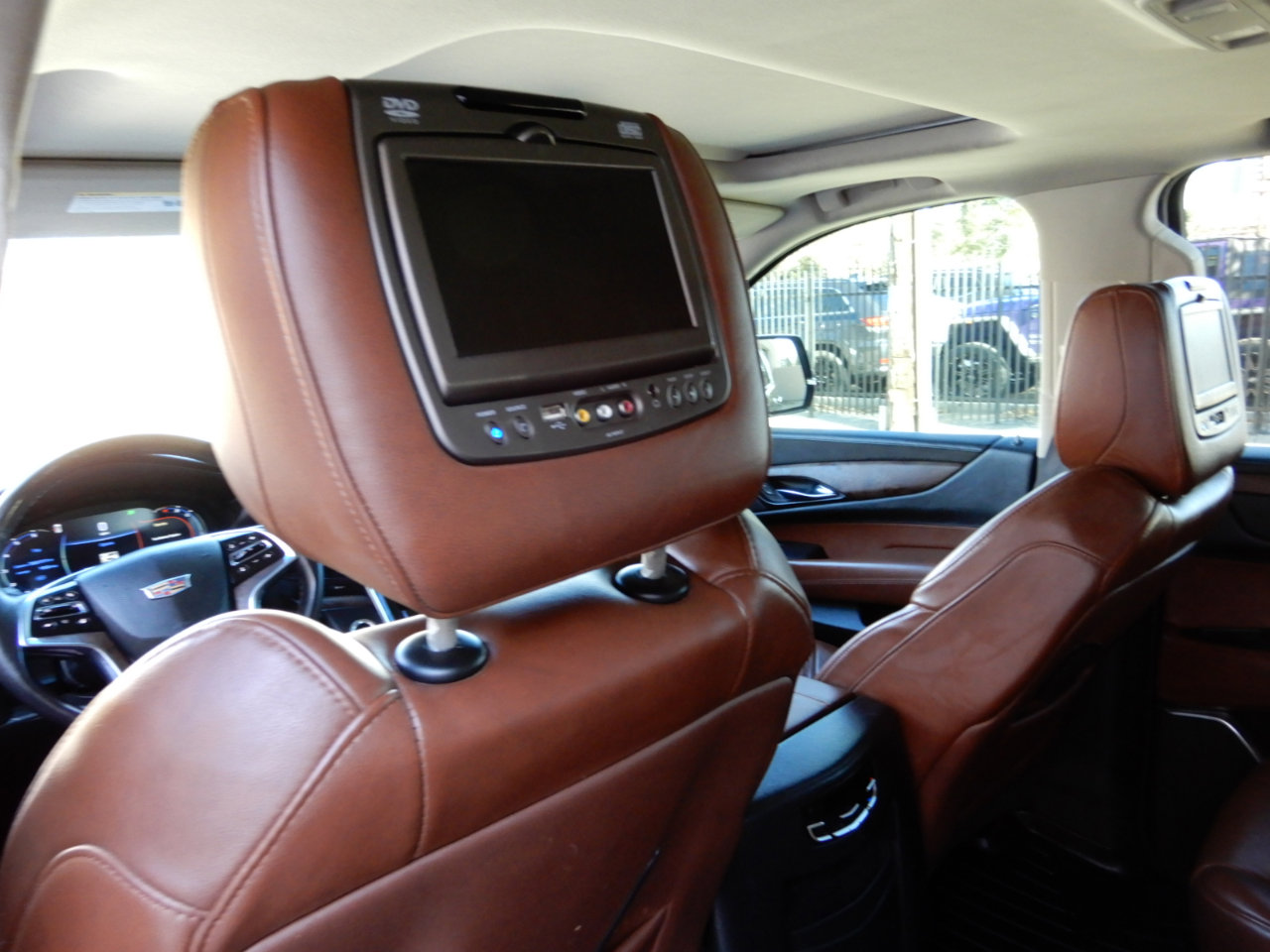Used 2016 Cadillac Escalade Luxury image 19