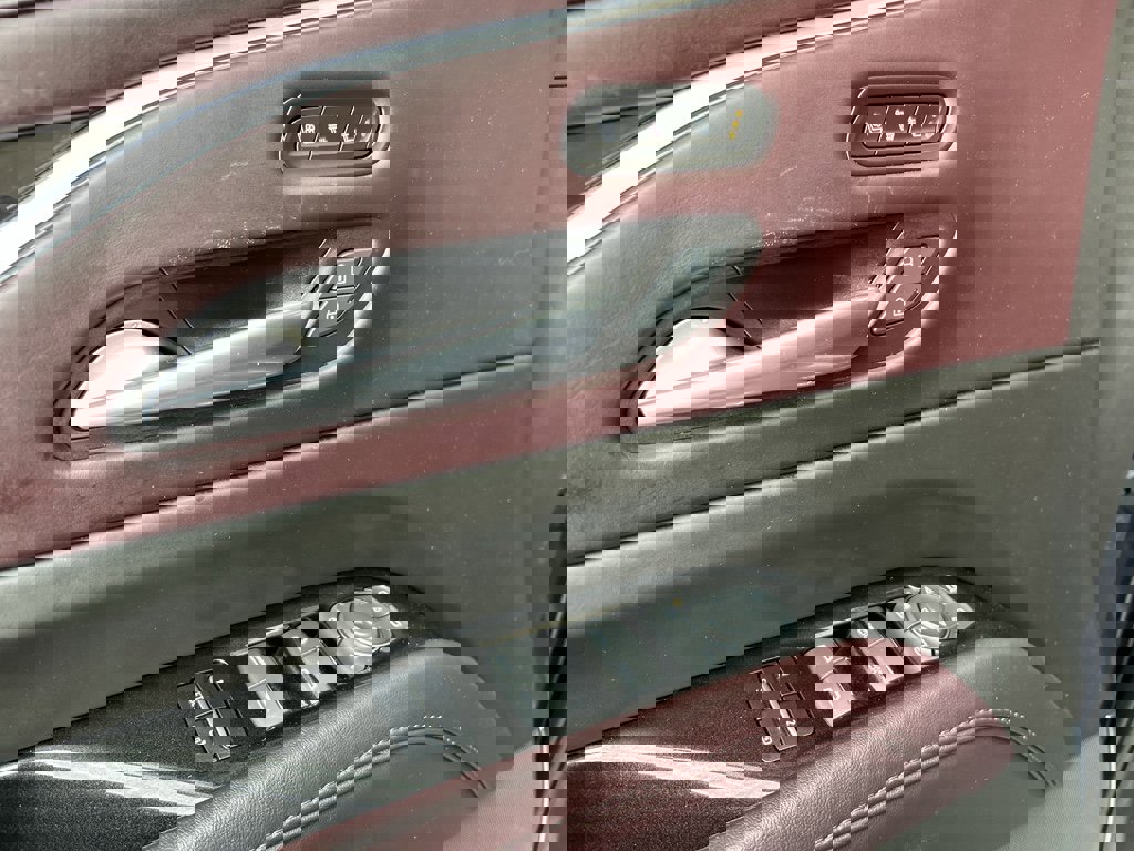 Used 2022 Cadillac Escalade Premium Luxury Platinum w/ Heavy-Duty Trailer Package image 20