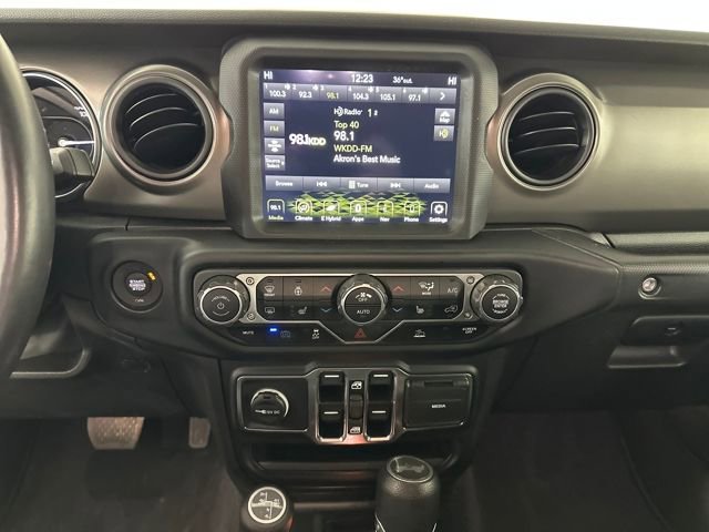 Used 2023 Jeep Wrangler Unlimited w/ Sun & Screen Package image 21