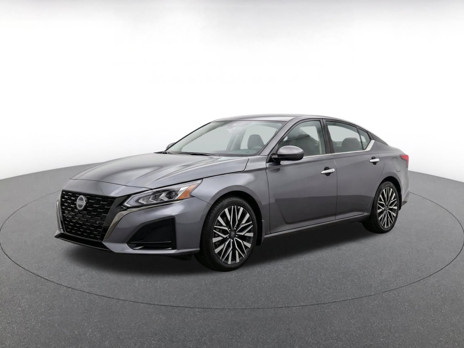 Used 2025 Nissan Altima 2.5 SV FWD image 3