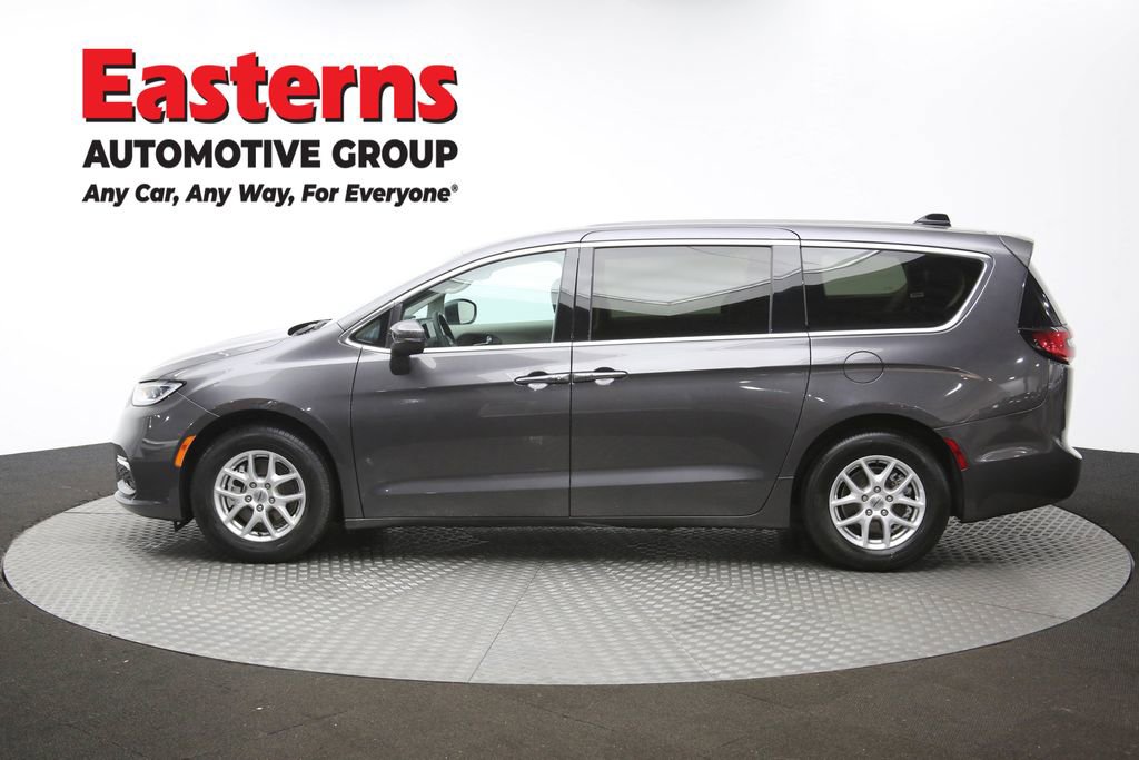 Used 2023 Chrysler Pacifica Touring-L image 64