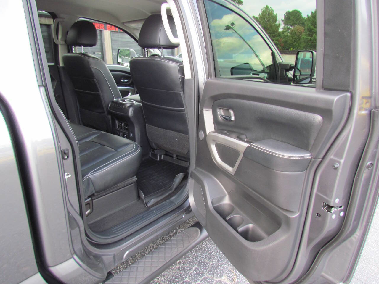 Used 2019 Nissan Titan PRO-4X w/ Pro-4x Convenience Package image 14