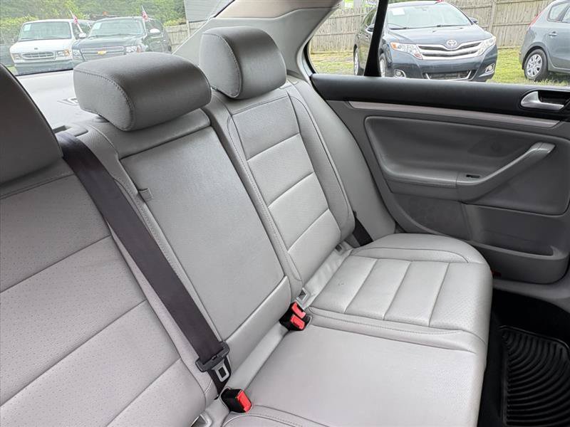Used 2007 Volkswagen Jetta Wolfsburg Edition FWD image 16