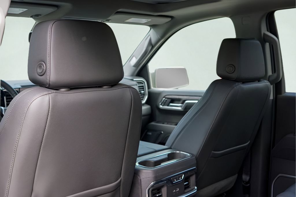 New 2026 GMC Sierra 1500 SLT image 19