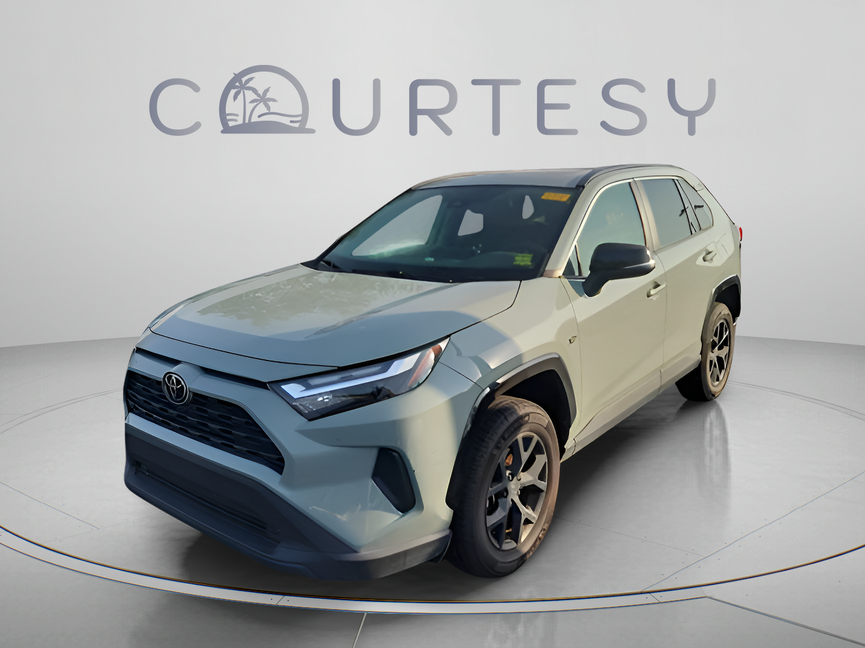 Used 2022 Toyota RAV4 XLE w/ Convenience Package FWD image 1