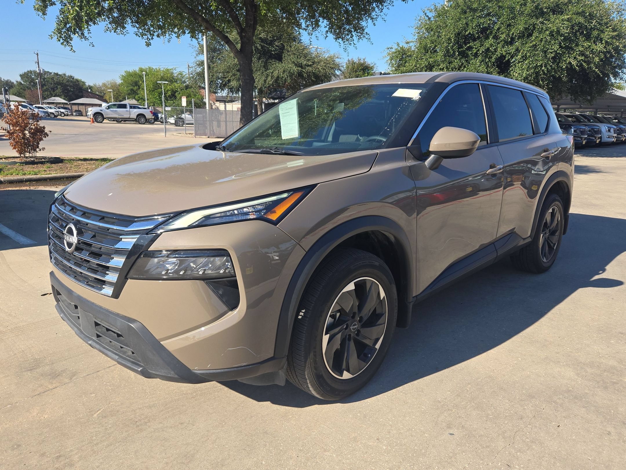 Certified 2025 Nissan Rogue SV FWD image 7