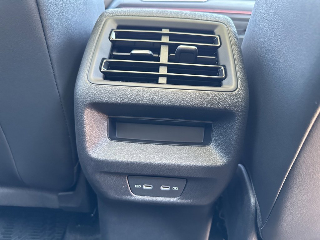 New 2025 Volkswagen Tiguan SE image 11