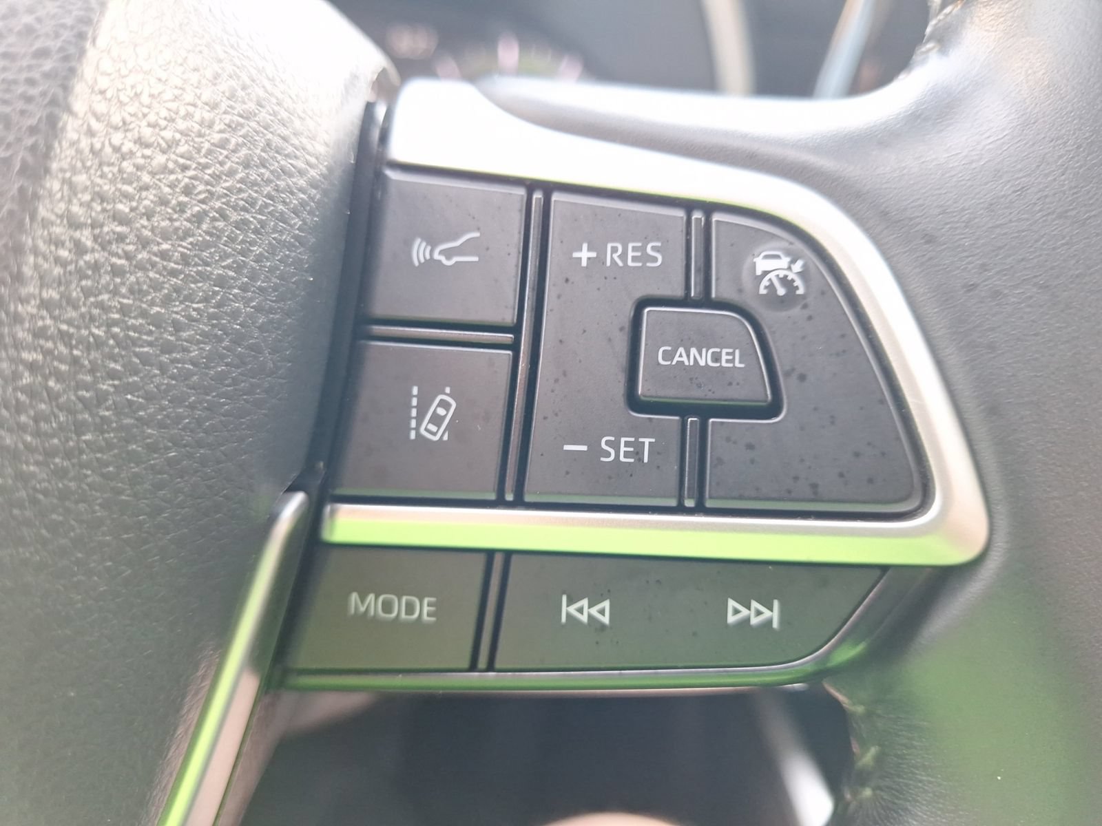 Used 2022 Toyota Highlander XLE FWD image 21