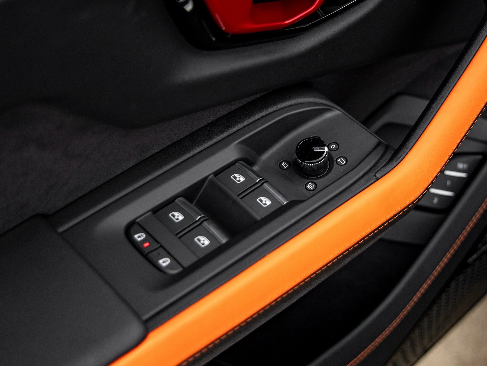 Used 2025 Lamborghini Urus SE image 18