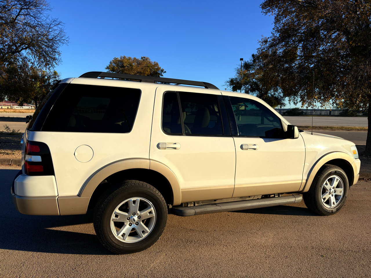 Used 2010 Ford Explorer XLT image 50