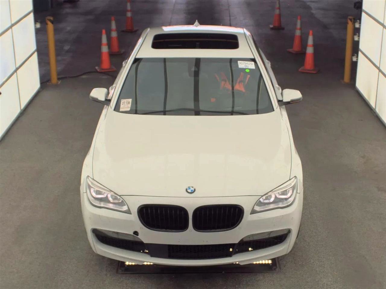 Used 2015 BMW 750i RWD image 2
