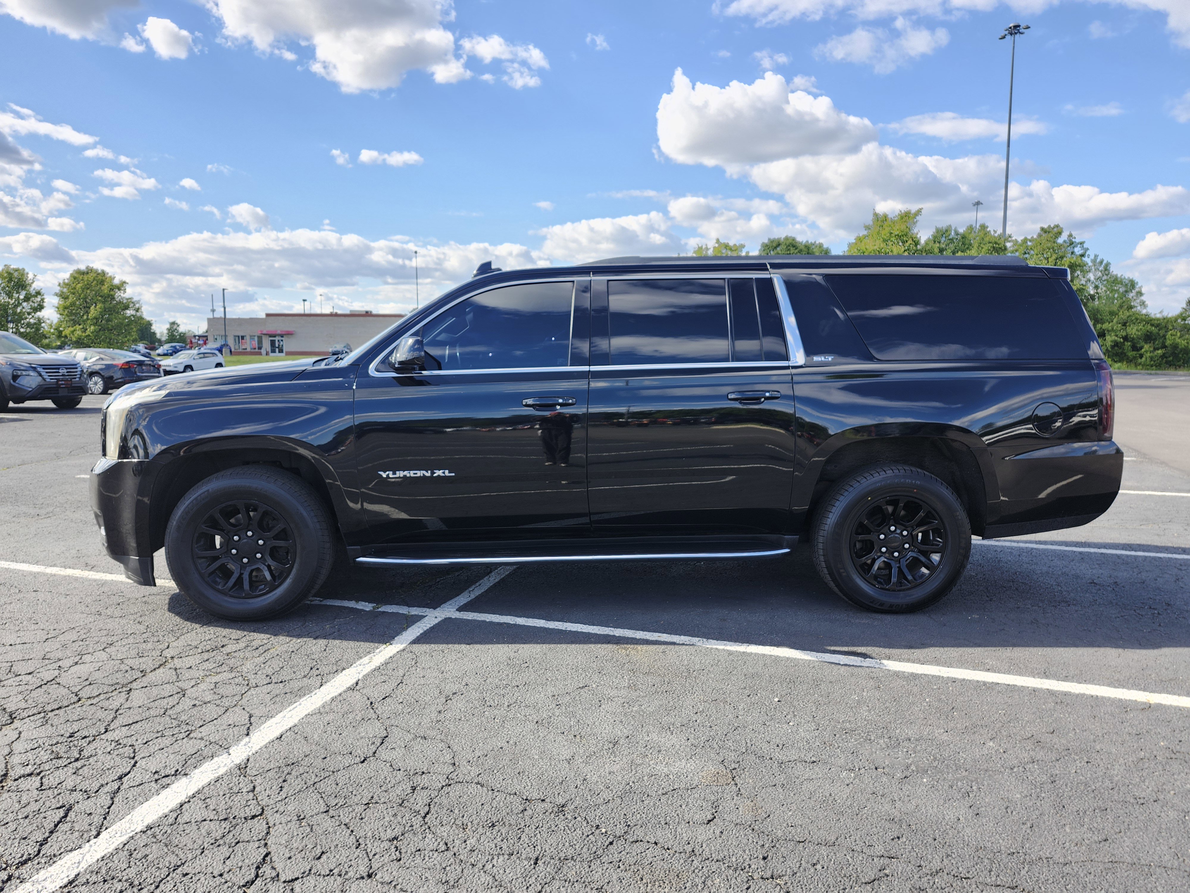 Used 2019 GMC Yukon XL SLT AWD/4WD image 16