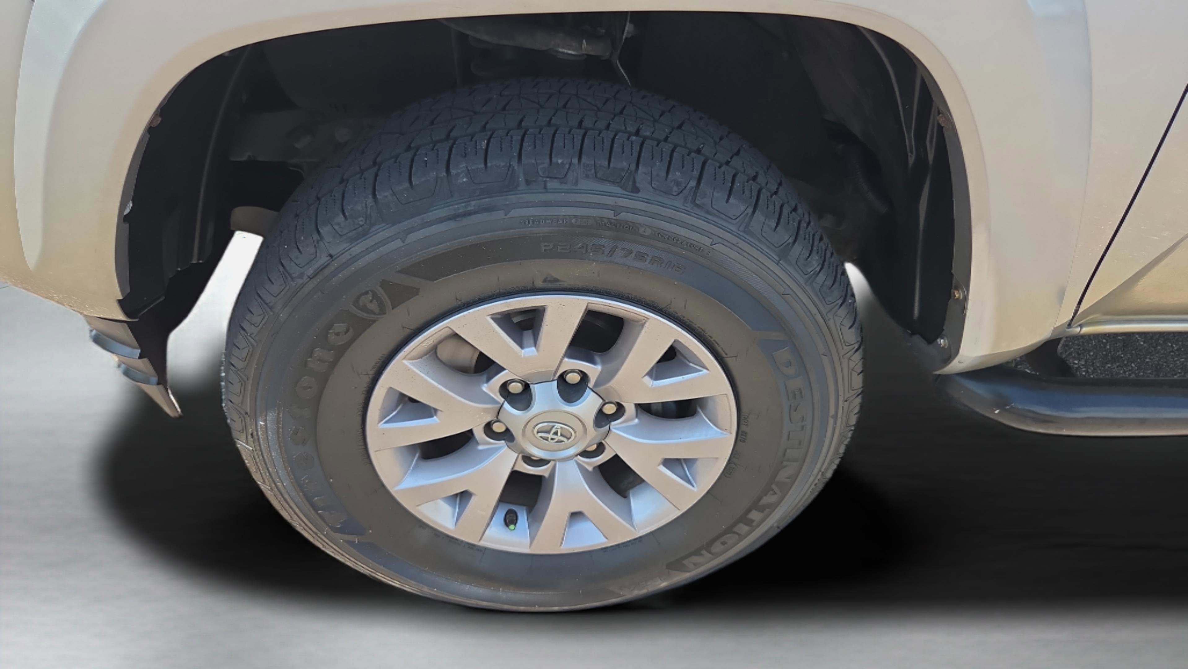 Used 2017 Toyota Tacoma SR5 w/ Tow Package RWD image 30