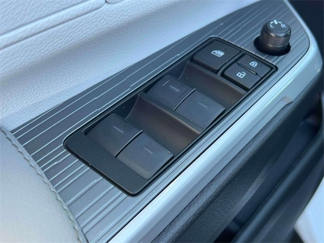 Used 2025 Toyota Sienna LE image 20