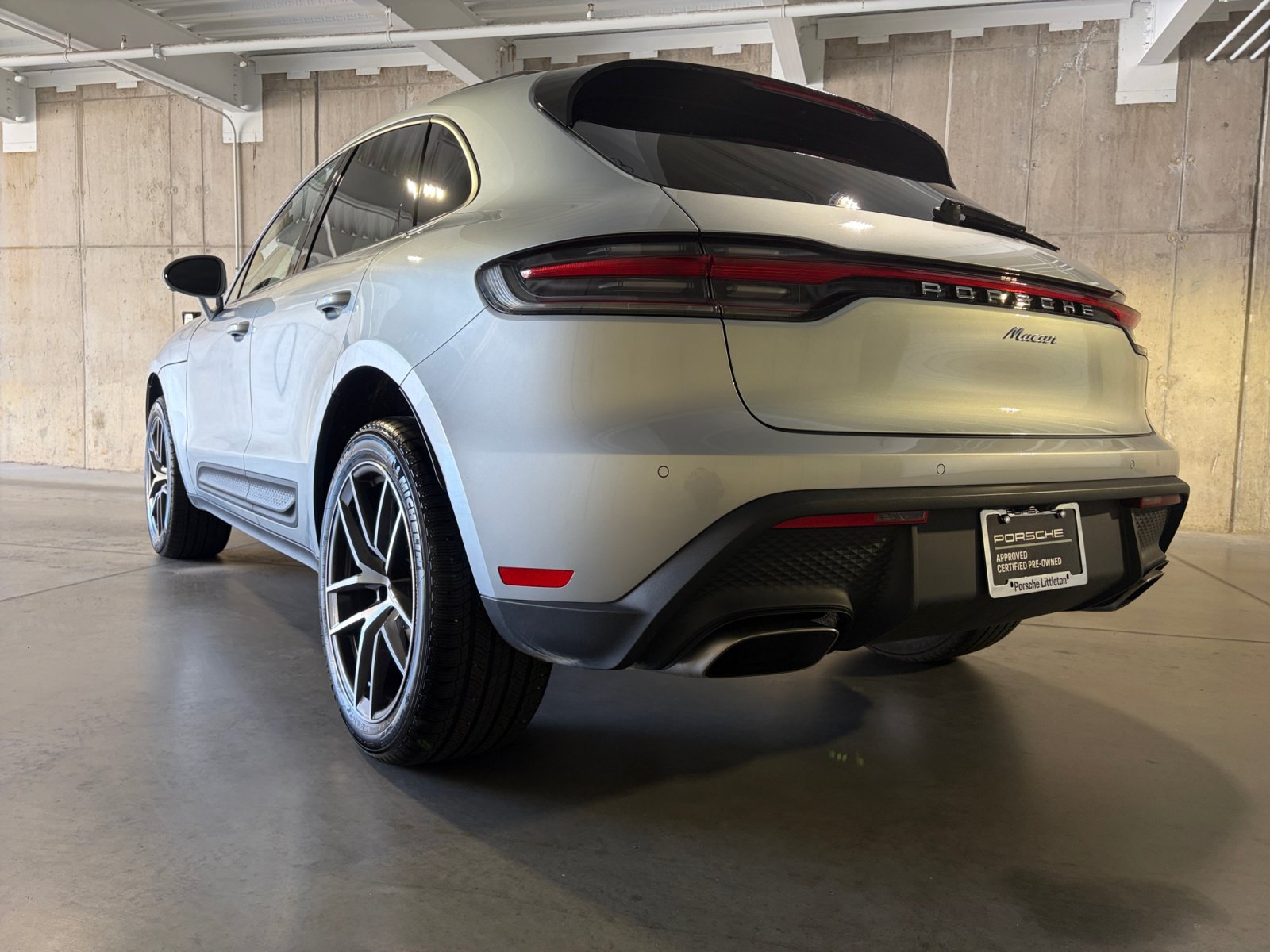 Certified 2026 Porsche Macan AWD/4WD image 3