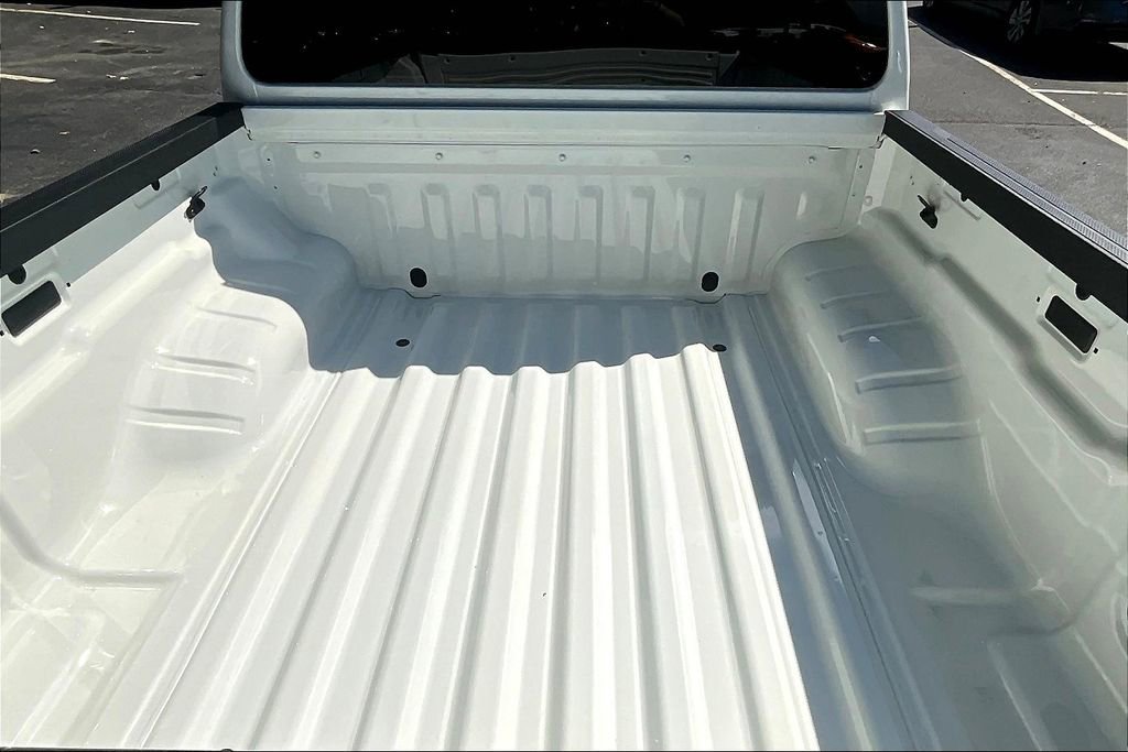 Used 2025 Nissan Frontier SV image 20