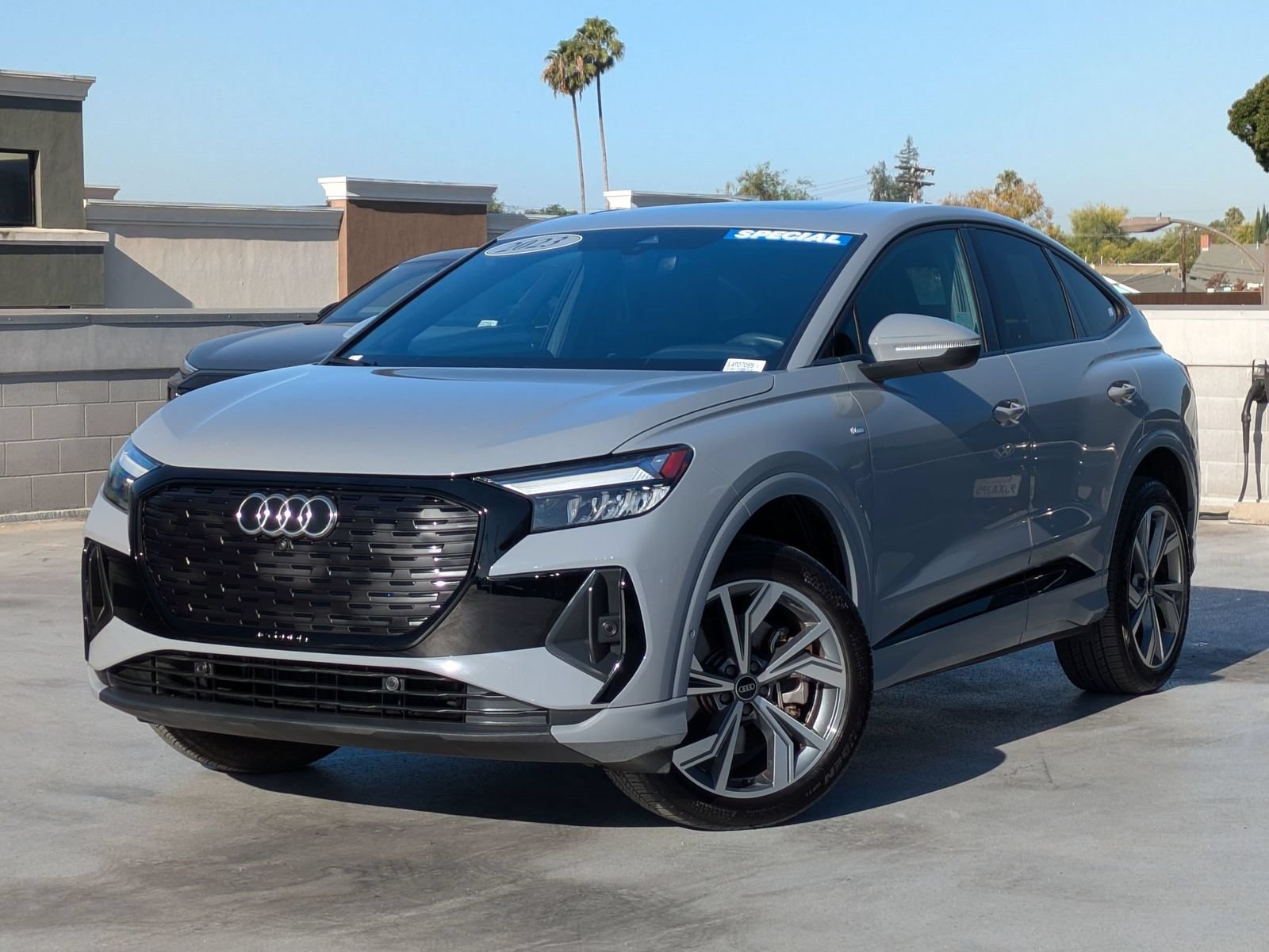 Used 2023 Audi Q4 e-tron Premium Plus w/ Premium Plus AWD/4WD image 3
