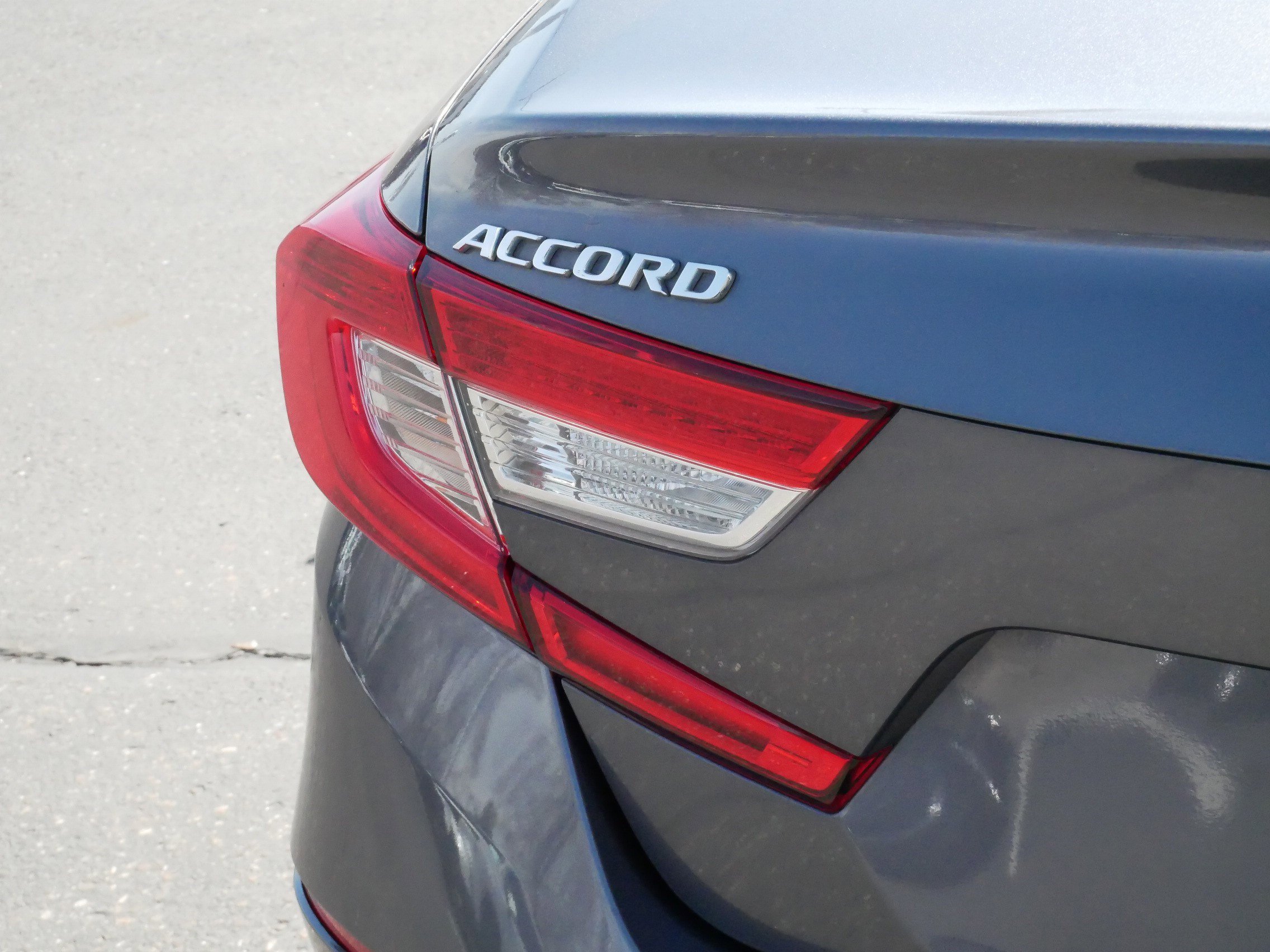 Used 2018 Honda Accord EX-L image 17
