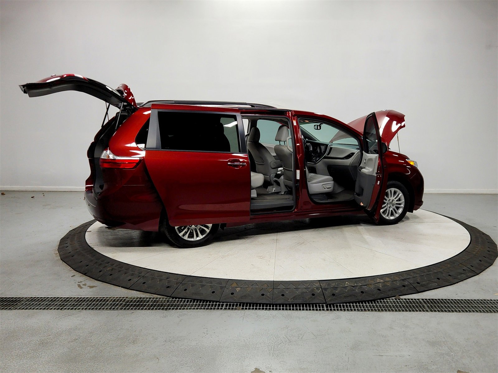 Used 2015 Toyota Sienna XLE Premium image 15