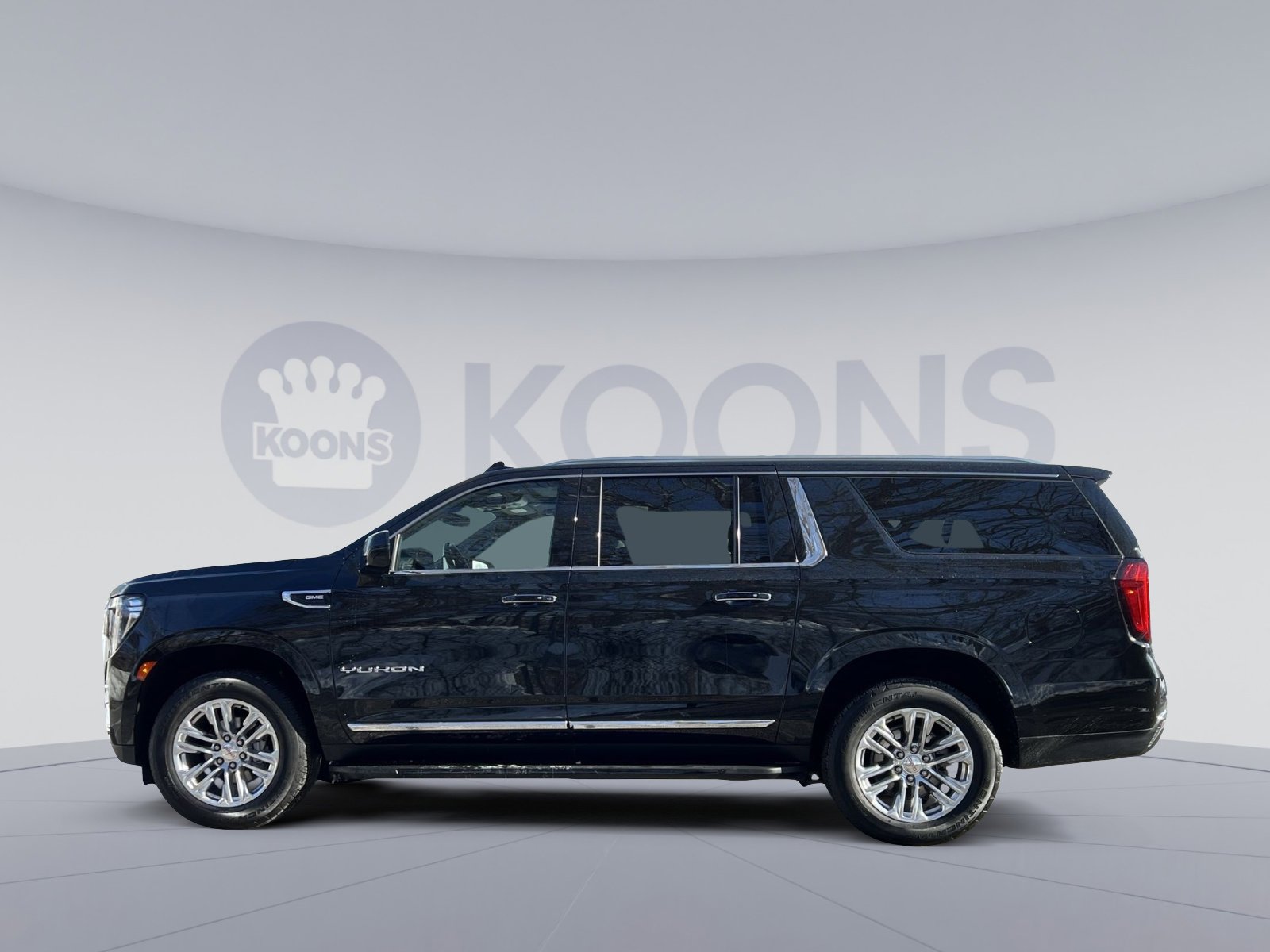 Used 2023 GMC Yukon XL SLT image 2