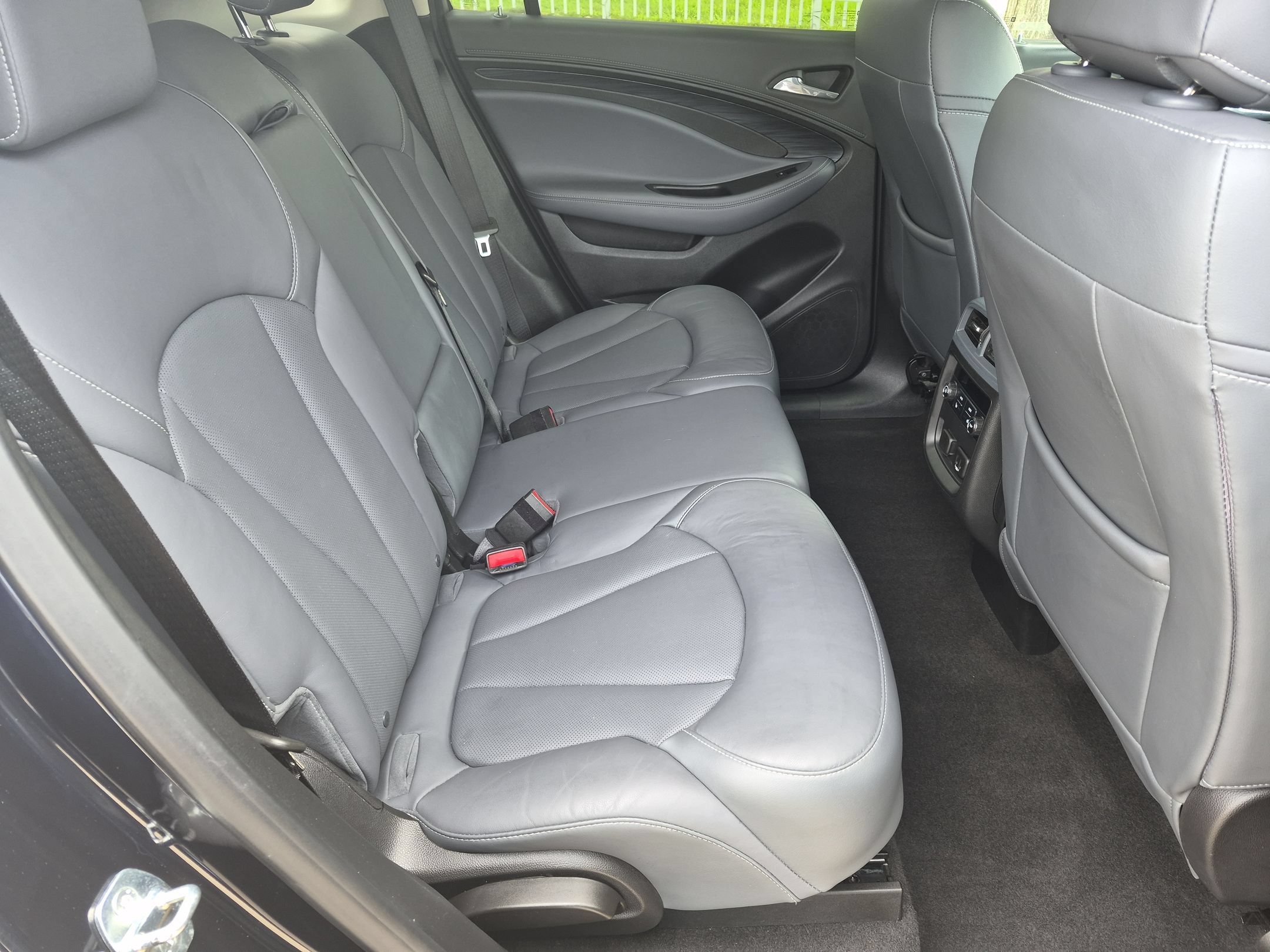 Used 2020 Buick Envision Essence FWD image 32