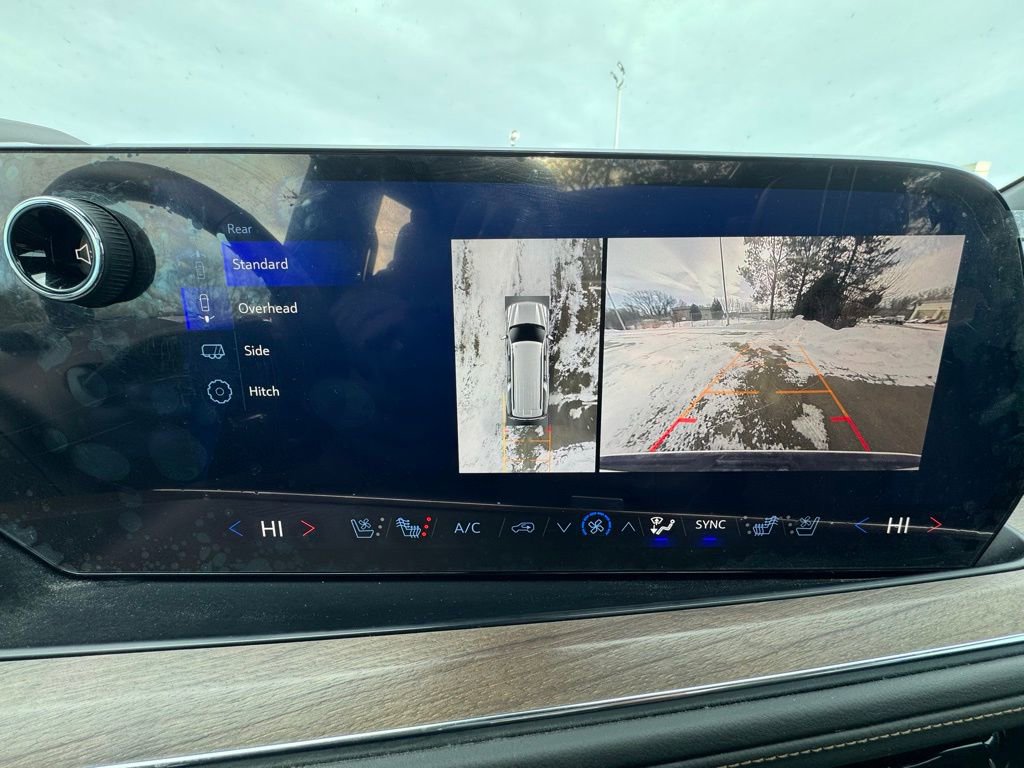 Used 2025 Chevrolet Suburban High Country image 25